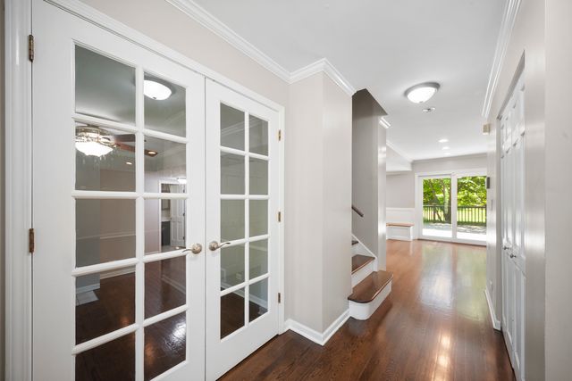 310 Chesterfield Lane, Vernon Hills, IL 60061