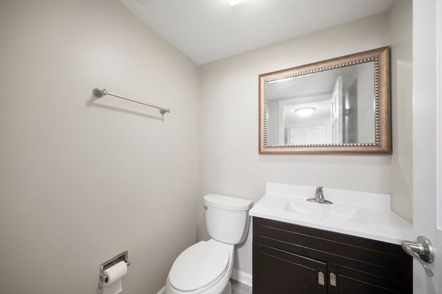 310 Chesterfield Lane, Vernon Hills, IL 60061