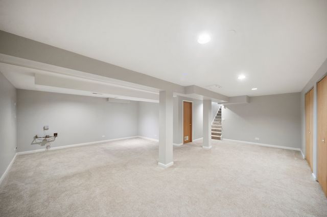 310 Chesterfield Lane, Vernon Hills, IL 60061