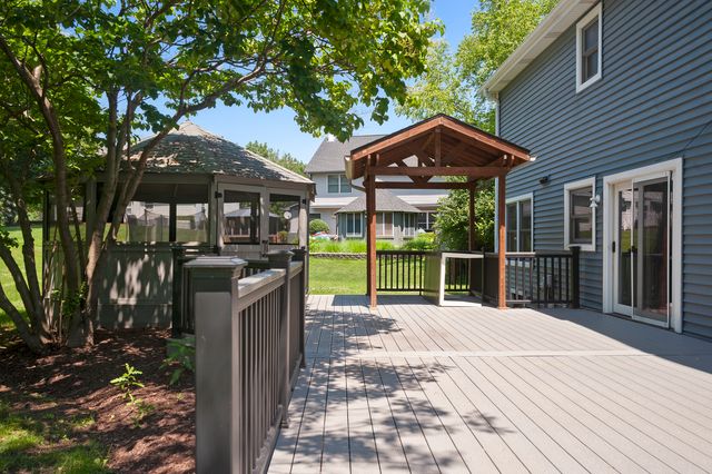 310 Chesterfield Lane, Vernon Hills, IL 60061