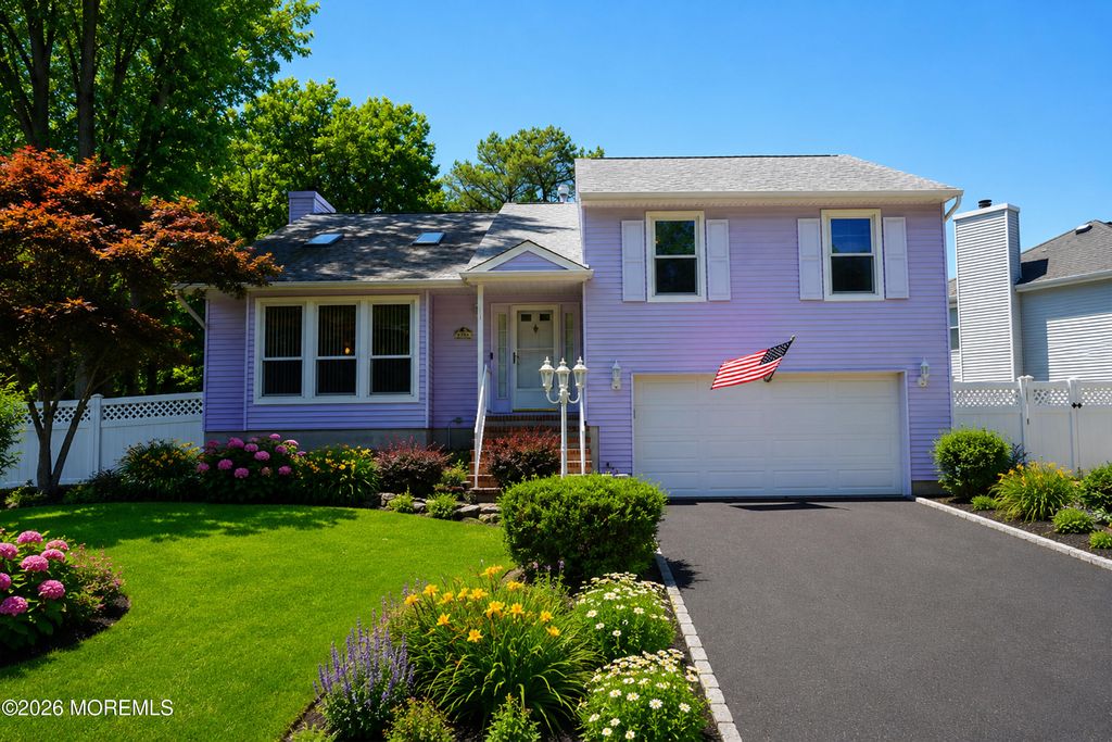 96 Heritage Drive, Howell, NJ 07731