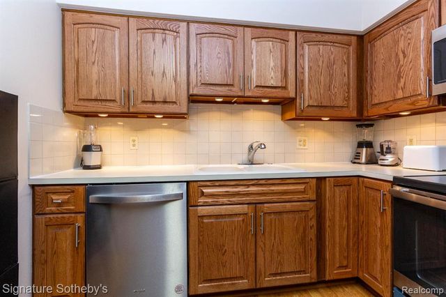 1155 Derby Road 8, Birmingham, MI 48009