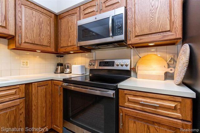 1155 Derby Road 8, Birmingham, MI 48009