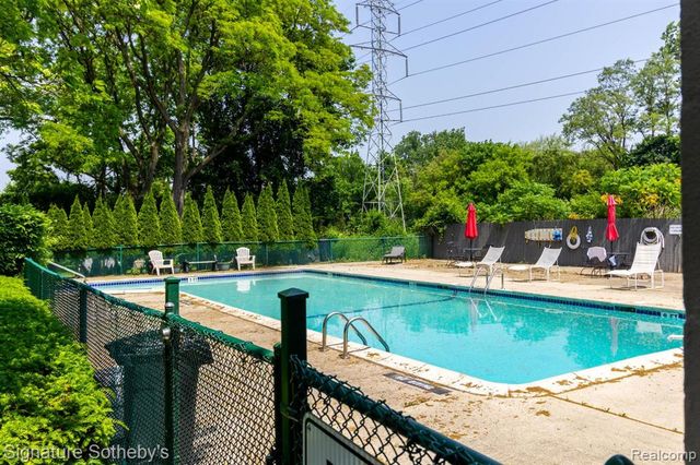 1155 Derby Road 8, Birmingham, MI 48009