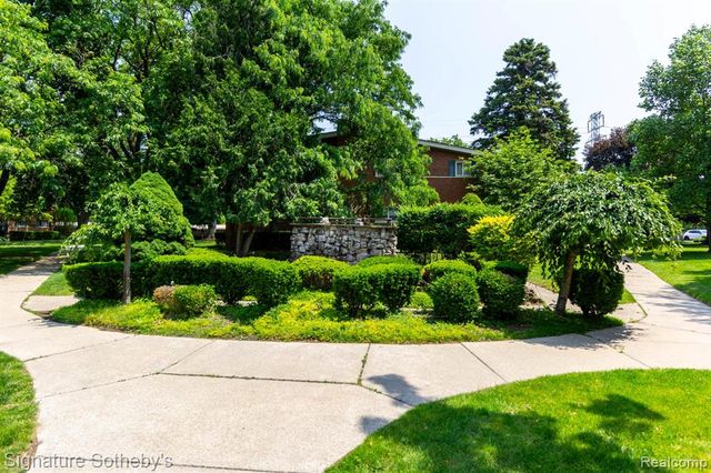 1155 Derby Road 8, Birmingham, MI 48009