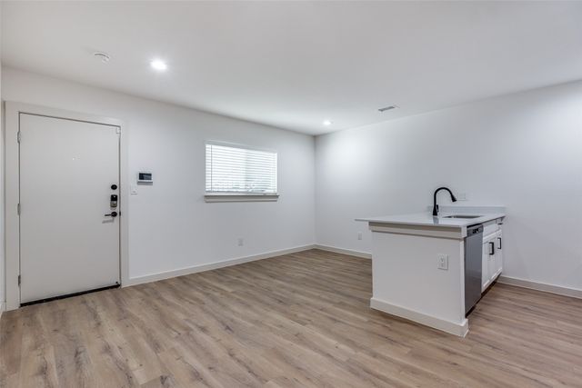 715 N Lancaster Avenue 604, Dallas, TX 75203