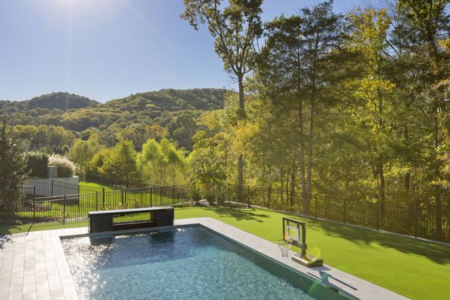 6458 Penrose Dr, Brentwood, TN 37027