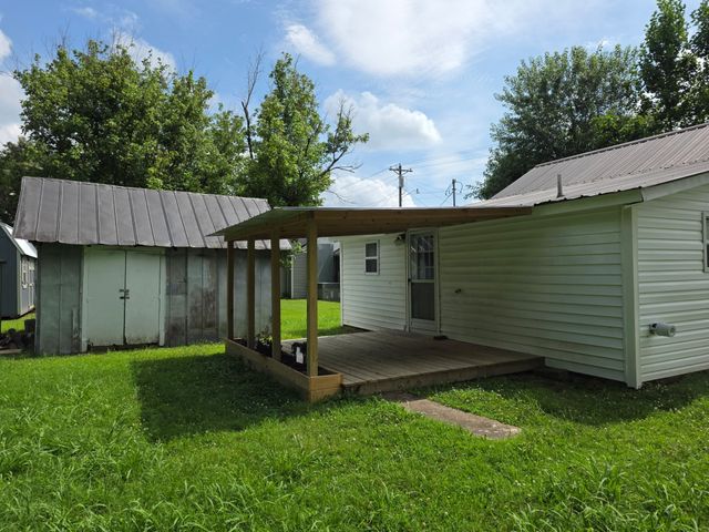 219 Cedar St, Hohenwald, TN 38462