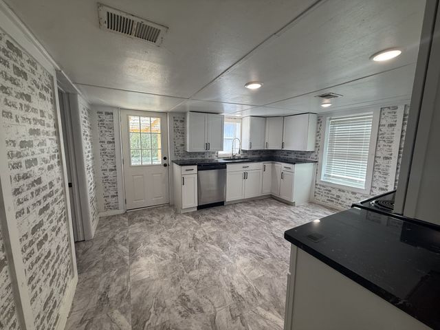 219 Cedar St, Hohenwald, TN 38462