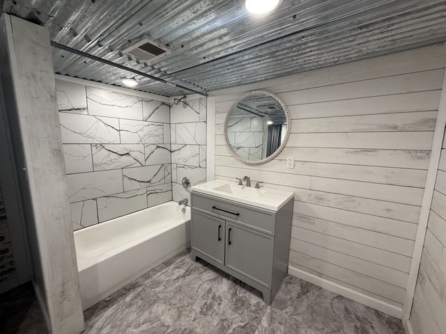 219 Cedar St, Hohenwald, TN 38462