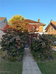 2192 Glenbury Avenue, Lakewood, OH 44107