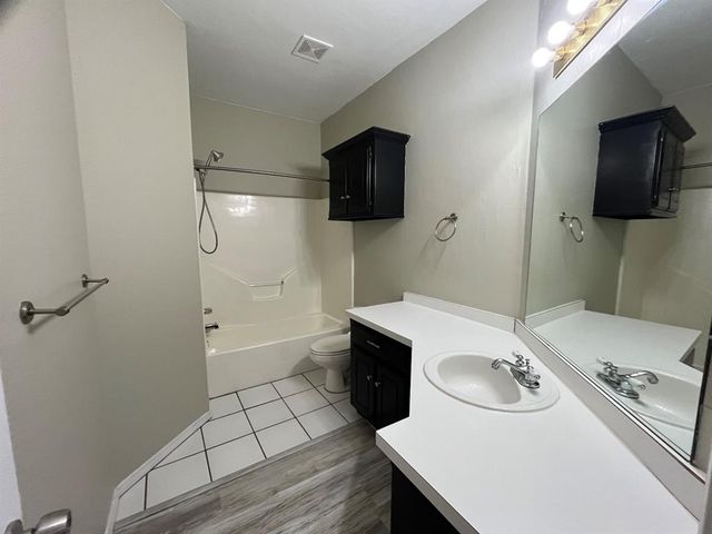 421 W 10th Street, Edmond, OK 73003