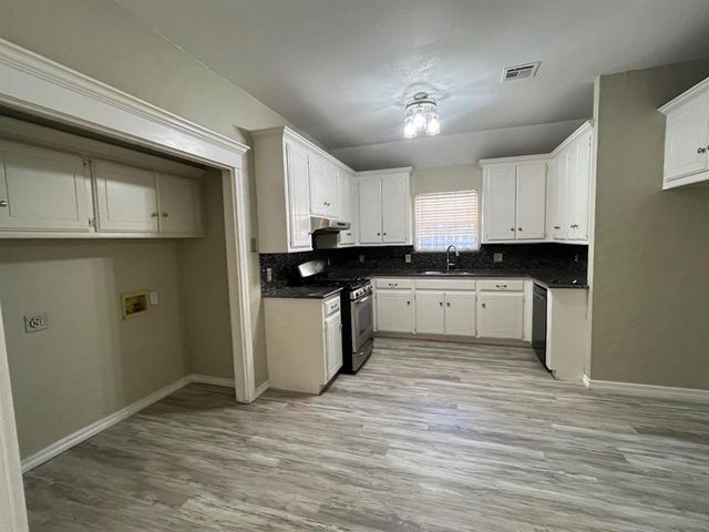 421 W 10th Street, Edmond, OK 73003
