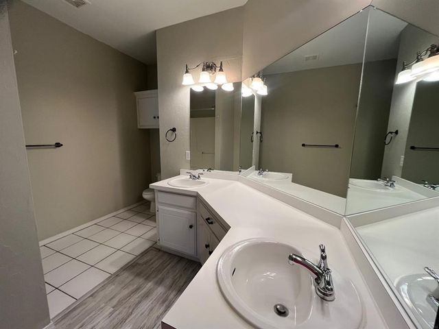 421 W 10th Street, Edmond, OK 73003