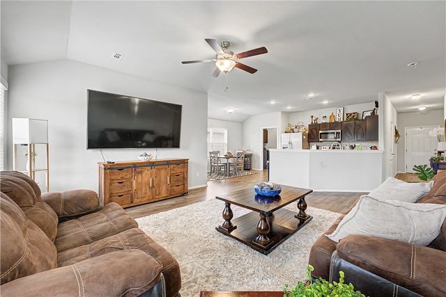 995 Jennifer Ann Lane, Elkins, AR 72727