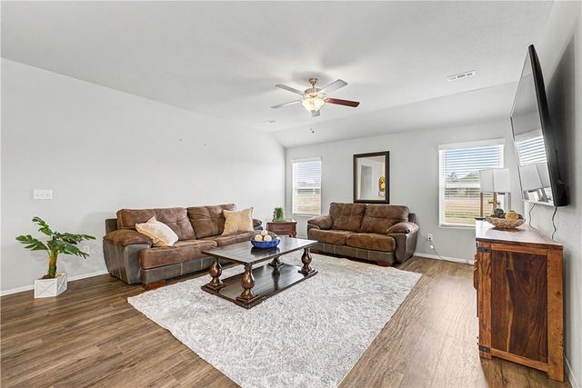 995 Jennifer Ann Lane, Elkins, AR 72727