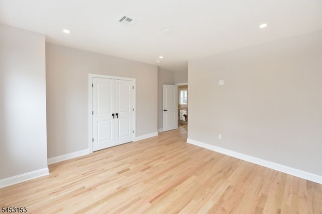 49 Center St, Clifton City, NJ 07011