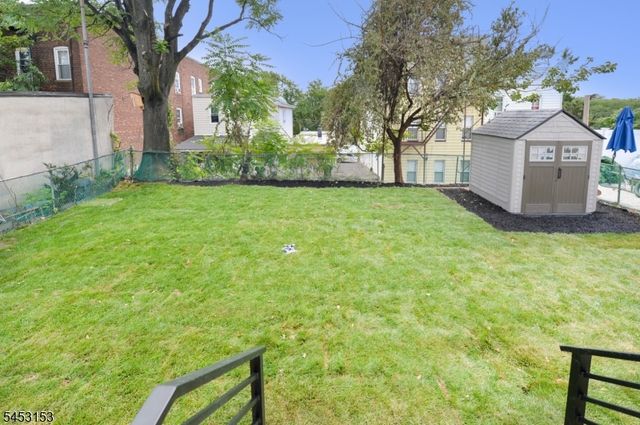 49 Center St, Clifton City, NJ 07011