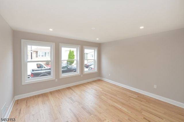 49 Center St, Clifton City, NJ 07011