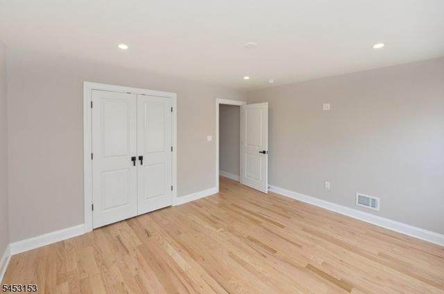 49 Center St, Clifton City, NJ 07011