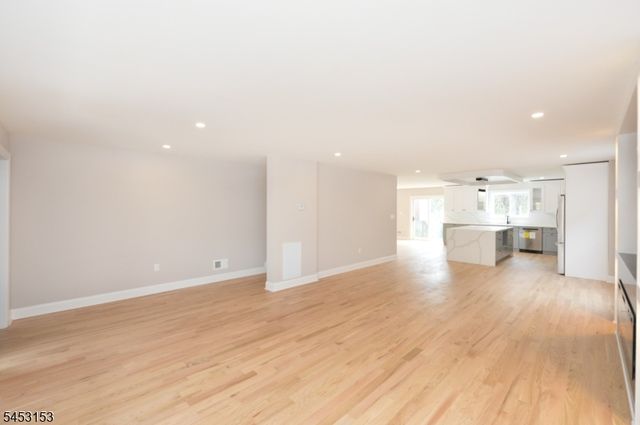 49 Center St, Clifton City, NJ 07011