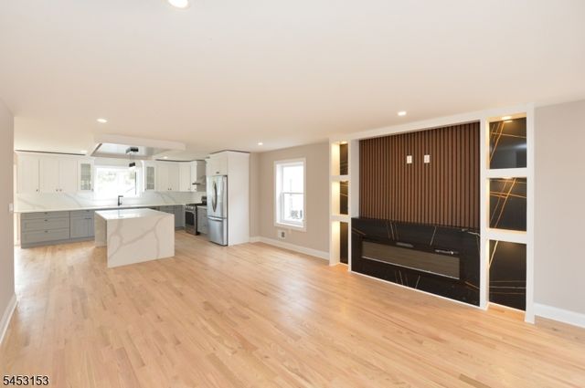 49 Center St, Clifton City, NJ 07011