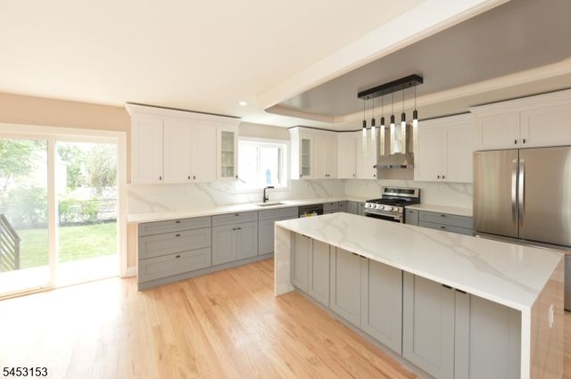 49 Center St, Clifton City, NJ 07011