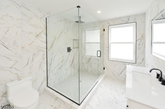 49 Center St, Clifton City, NJ 07011