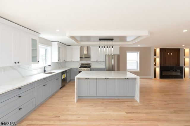 49 Center St, Clifton City, NJ 07011