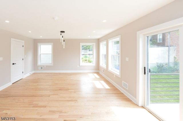 49 Center St, Clifton City, NJ 07011