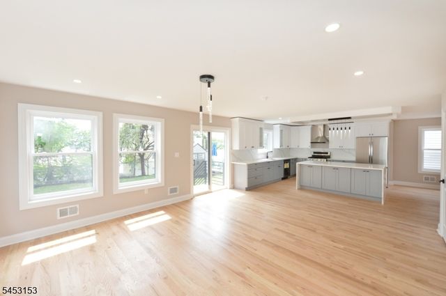 49 Center St, Clifton City, NJ 07011