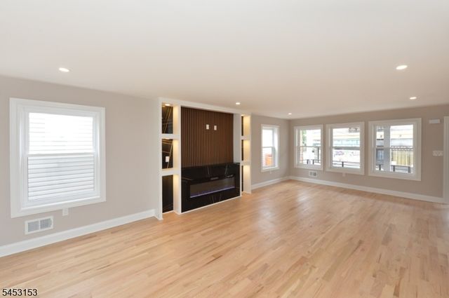 49 Center St, Clifton City, NJ 07011