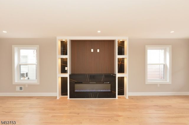 49 Center St, Clifton City, NJ 07011