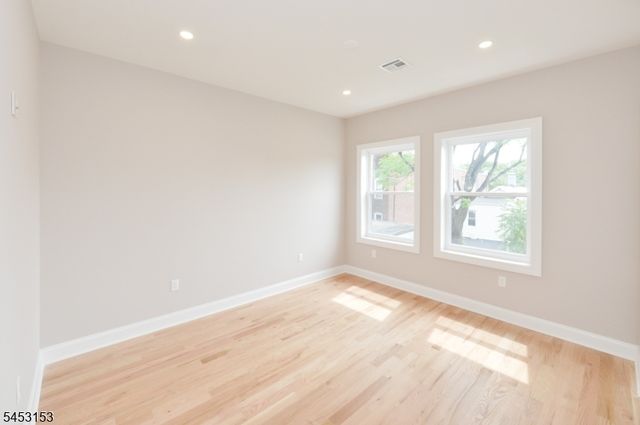49 Center St, Clifton City, NJ 07011