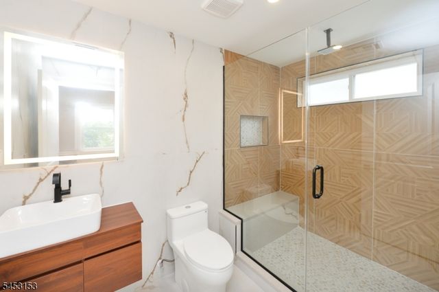 49 Center St, Clifton City, NJ 07011