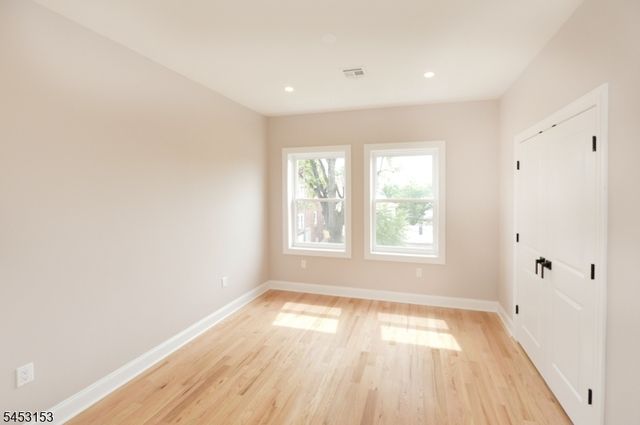 49 Center St, Clifton City, NJ 07011
