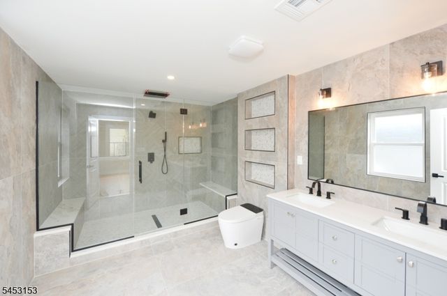 49 Center St, Clifton City, NJ 07011