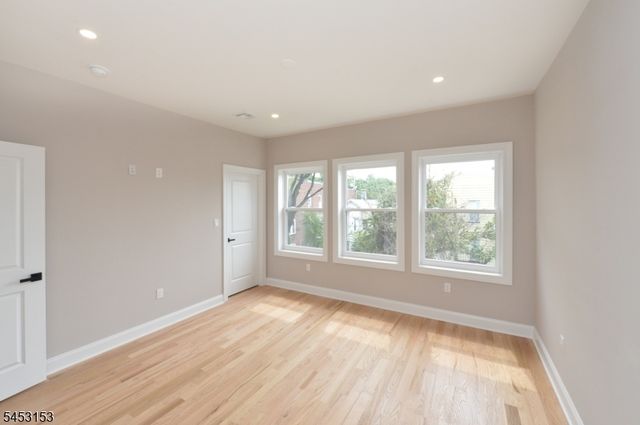 49 Center St, Clifton City, NJ 07011