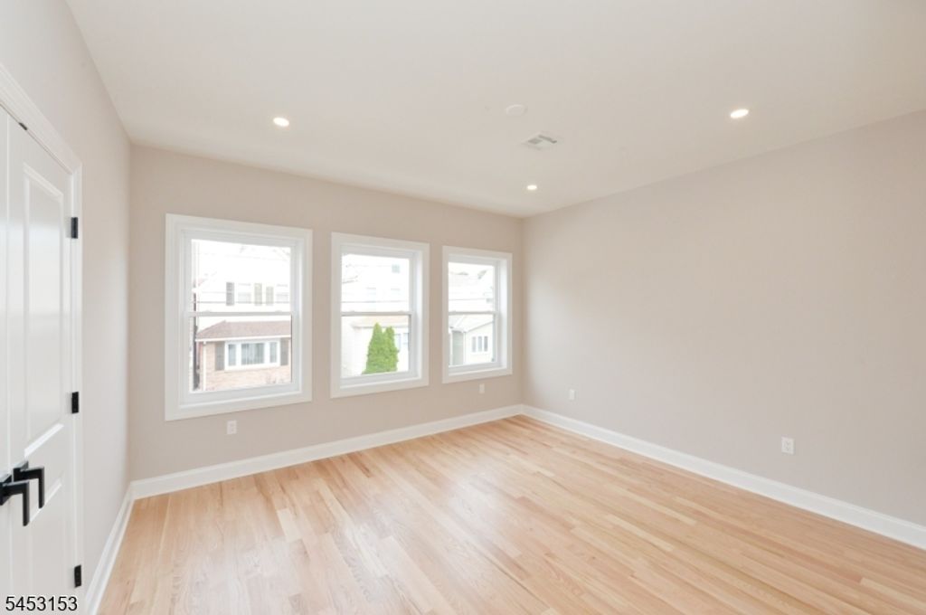 49 Center St, Clifton City, NJ 07011