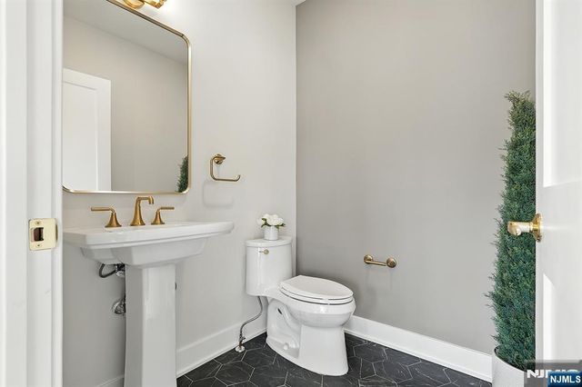 192 Canterbury Avenue, North Arlington, NJ 07031