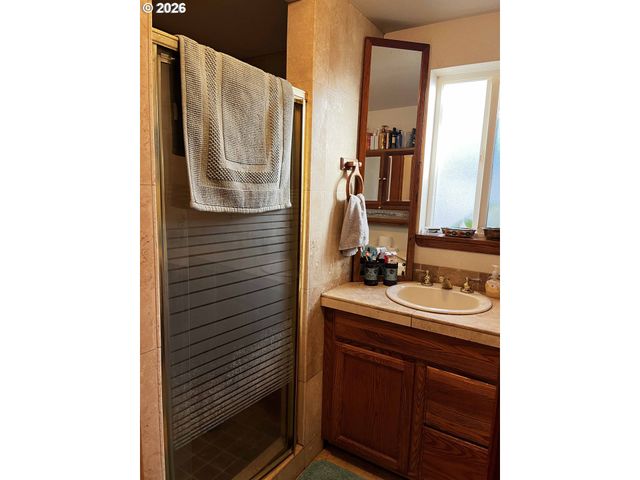 1890 37TH St, Florence, OR 97439