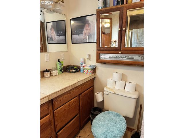 1890 37TH St, Florence, OR 97439