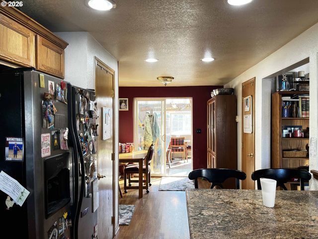 1890 37TH St, Florence, OR 97439