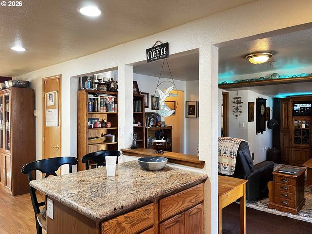 1890 37TH St, Florence, OR 97439