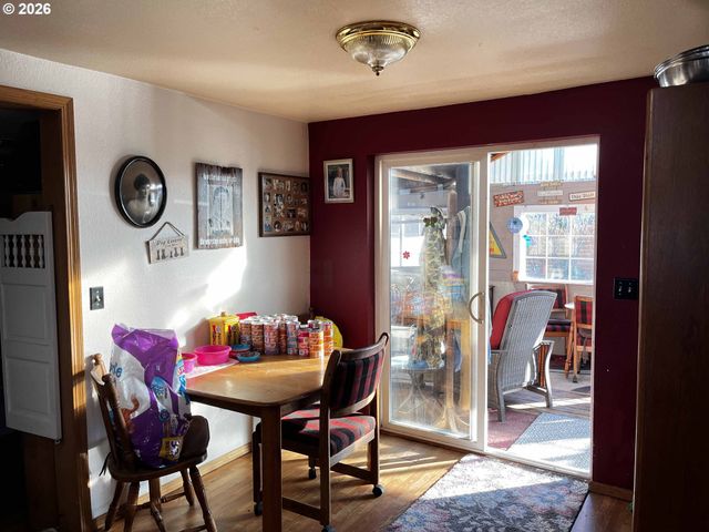 1890 37TH St, Florence, OR 97439