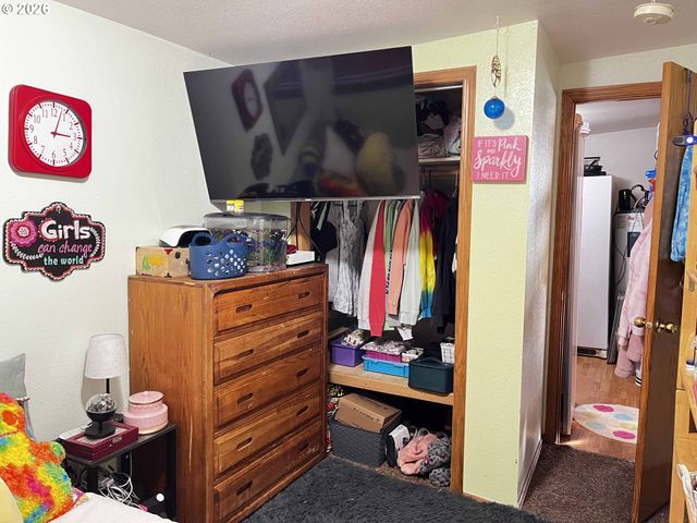 1890 37TH St, Florence, OR 97439