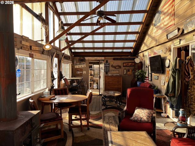 1890 37TH St, Florence, OR 97439