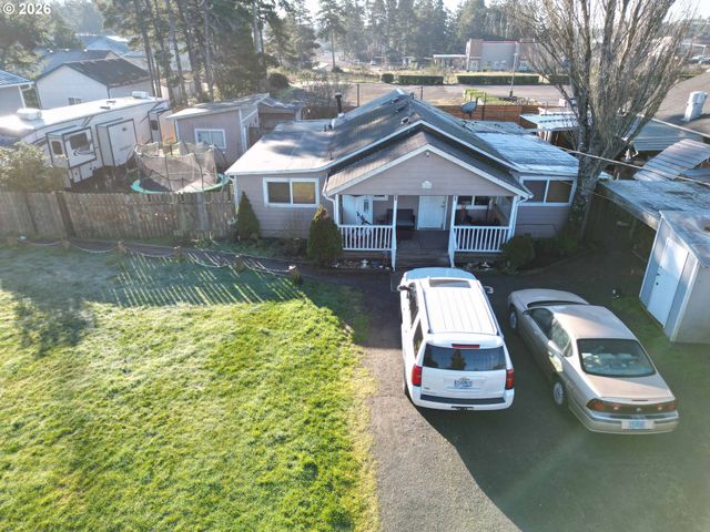 1890 37TH St, Florence, OR 97439