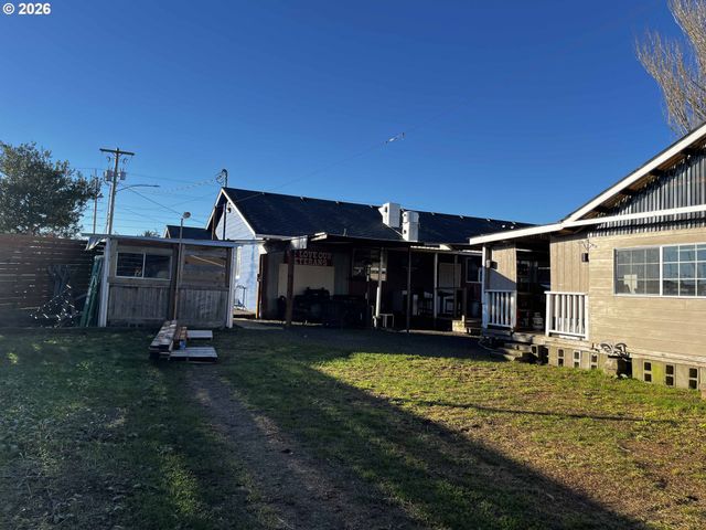 1890 37TH St, Florence, OR 97439