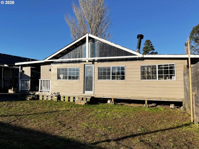 1890 37TH St, Florence, OR 97439